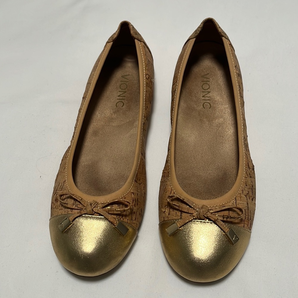Vionic Ballet Minna Flats in Cork and Gold. Size 7